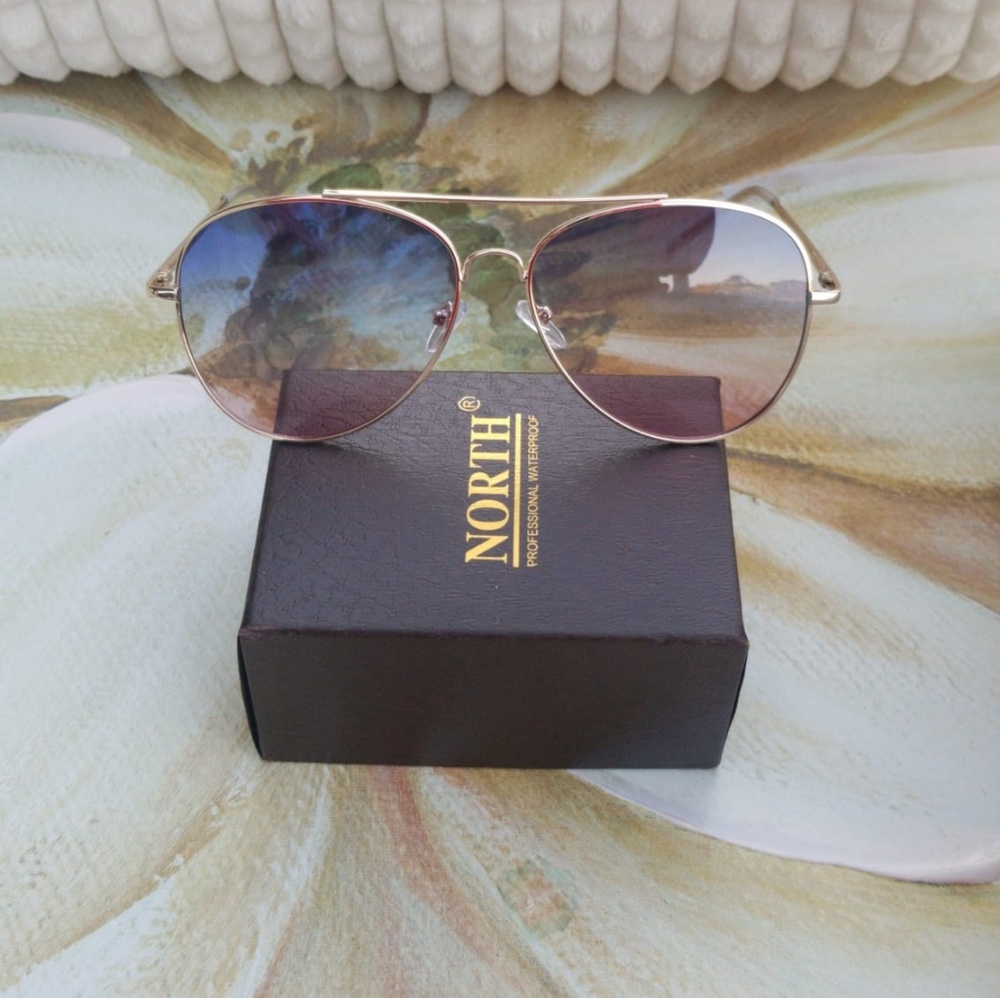 NEW TRENDY  AVIATOR STYLE UNISEX SUNGLASSES


Clas